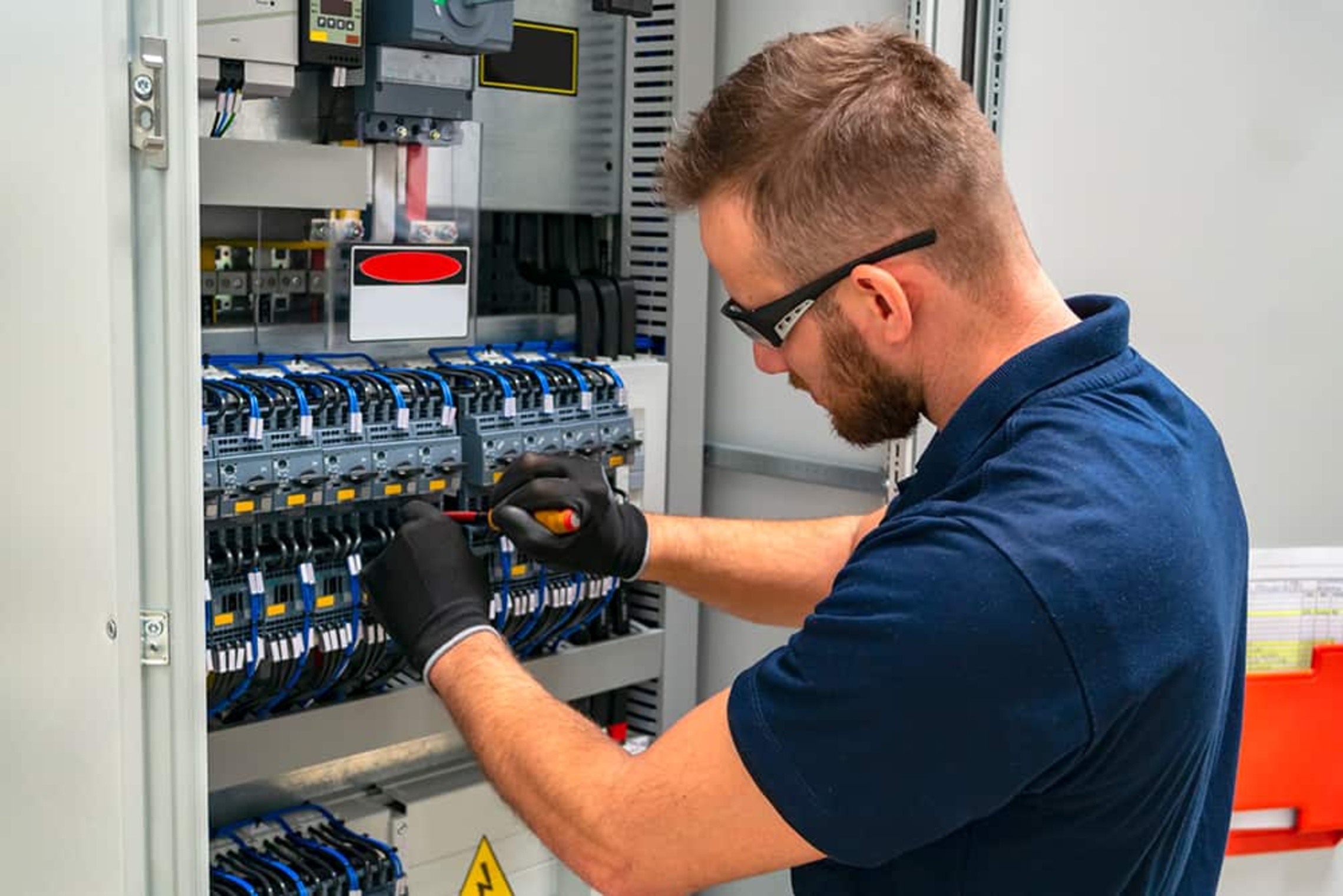 Elektroniker für Energie- und Gebäudetechnik (m/w/d) bei Castro Elektrotechnik in Bremen