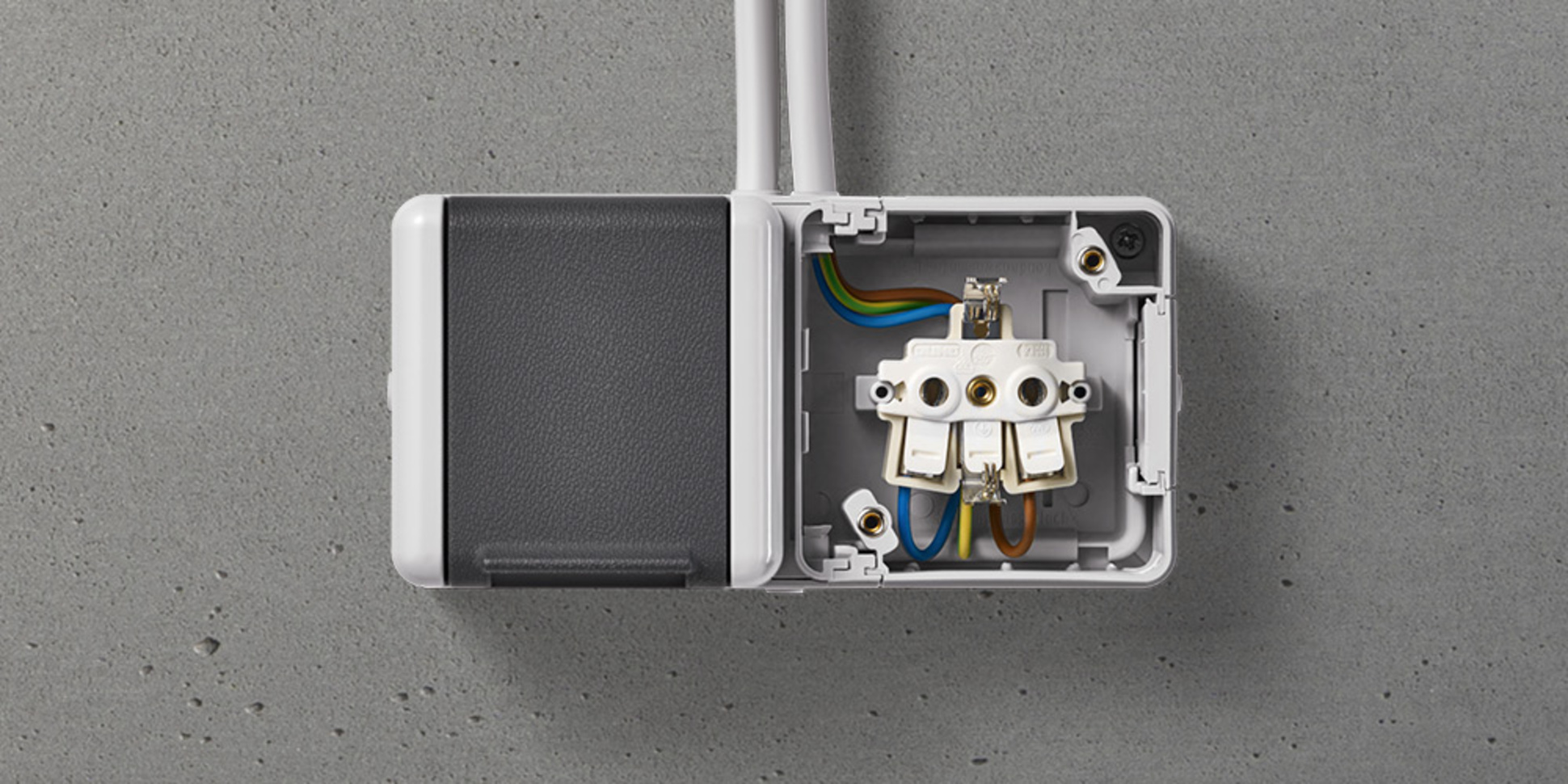 Doppelsteckdose mit Trennsteg bei Castro Elektrotechnik in Bremen